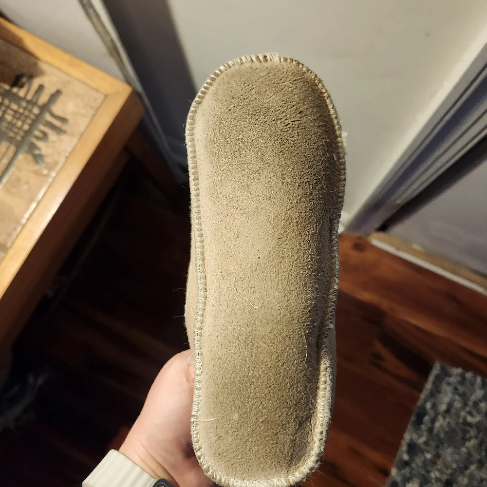 Cozy Kids Beige Shearling Booties Size 1.5 or 2 Measures 8 Inches
